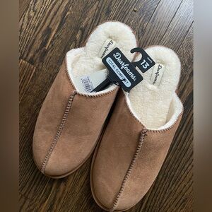 Dearfoam slippers, brand new size 13